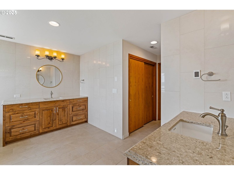 Owner's Suite Bathroom