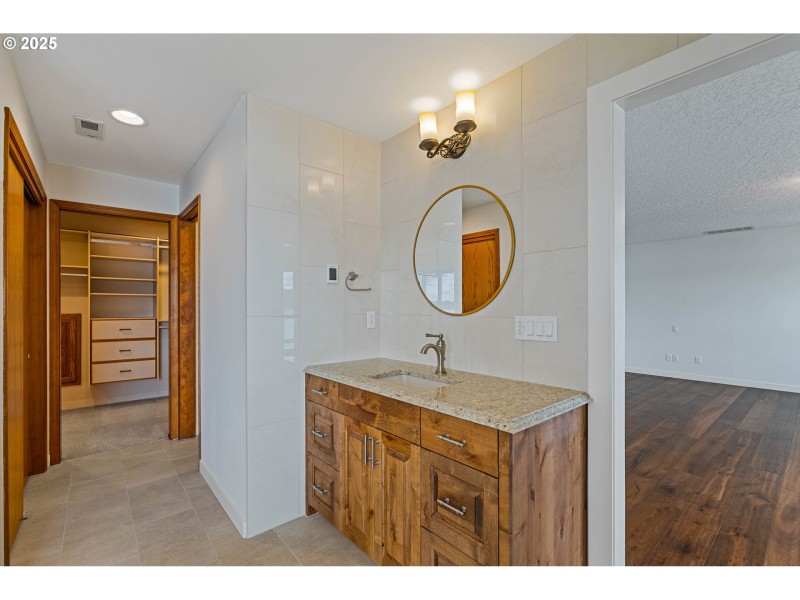 Owner's Suite Bathroom