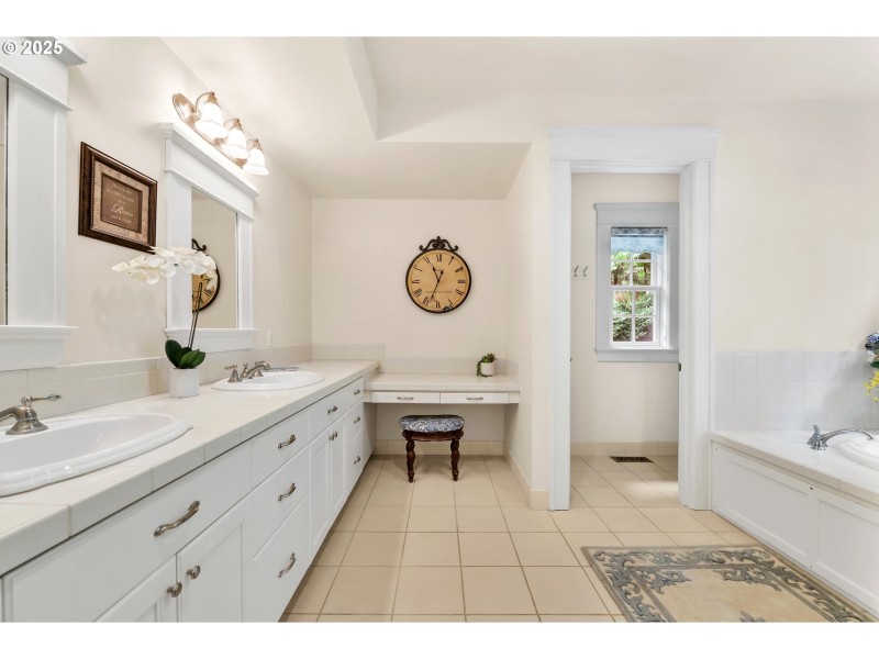 Owner's Suite Bathroom