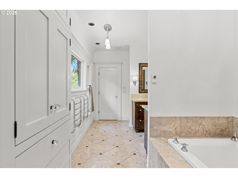 Owner's Suite Bathroom