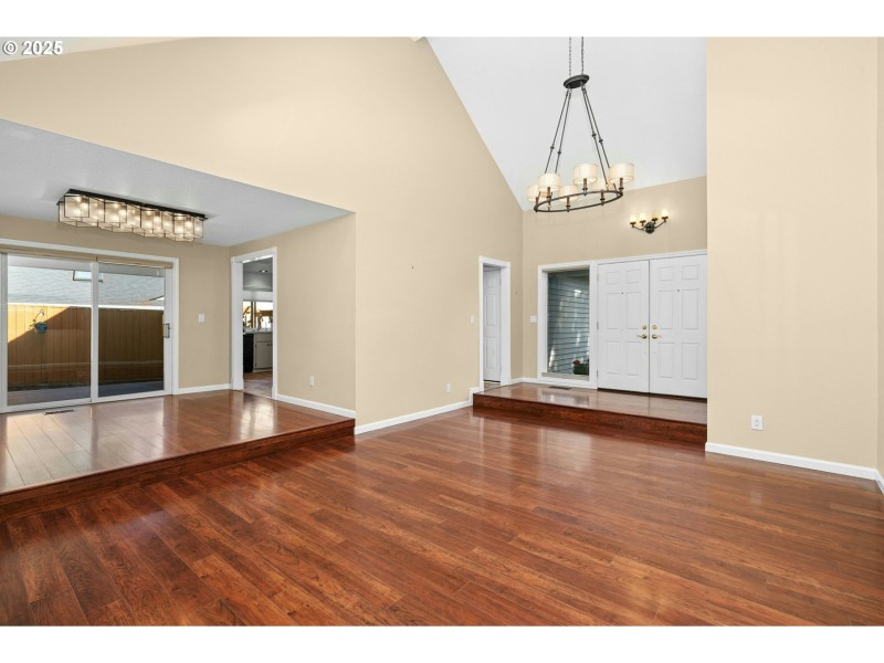 Living Room/Entrance