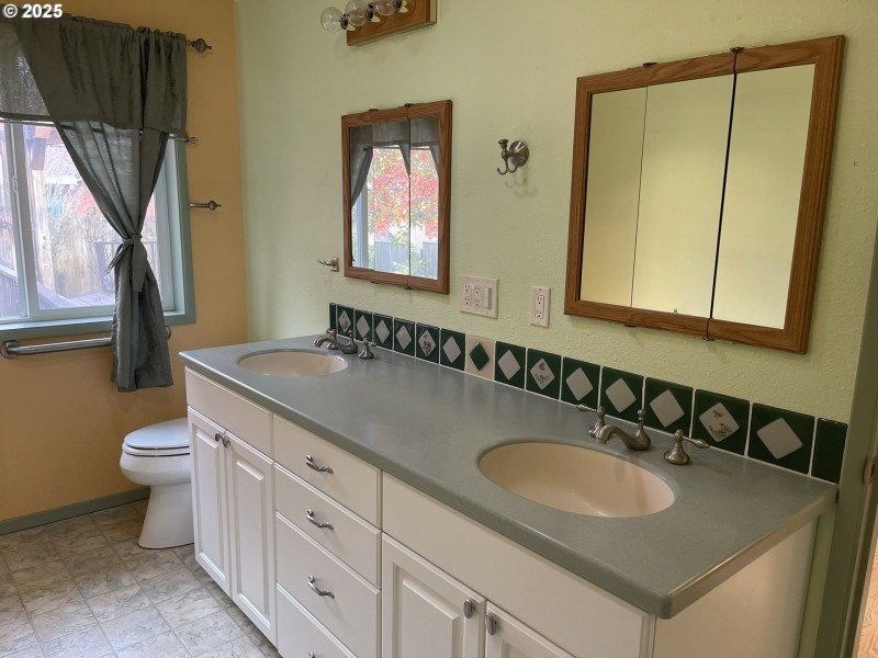 Owner's Suite Bathroom