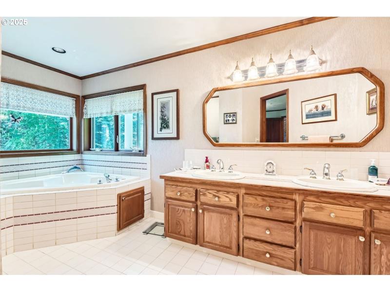 Owner's Suite Bathroom