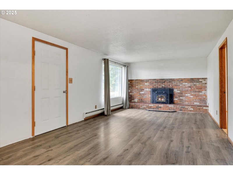 Living Room/Entrance