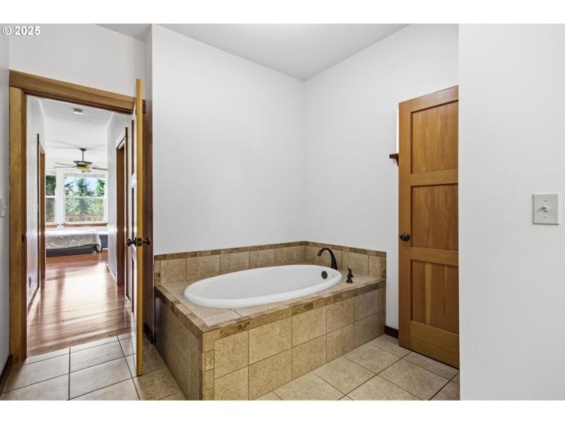 Owner's Suite Bathroom