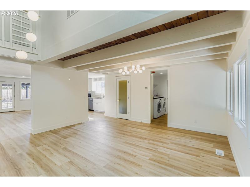 Living Room/Entrance