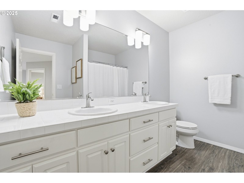 Bathroom, Continental