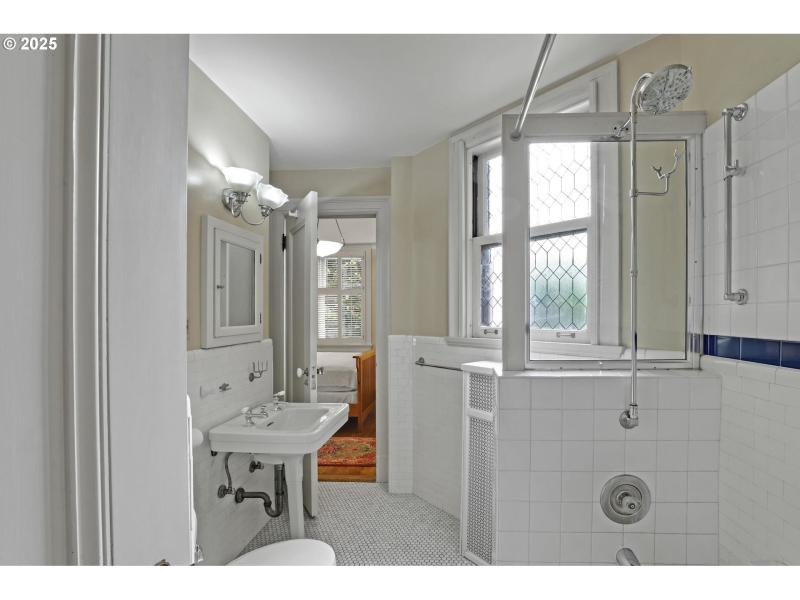 Bathroom, Continental