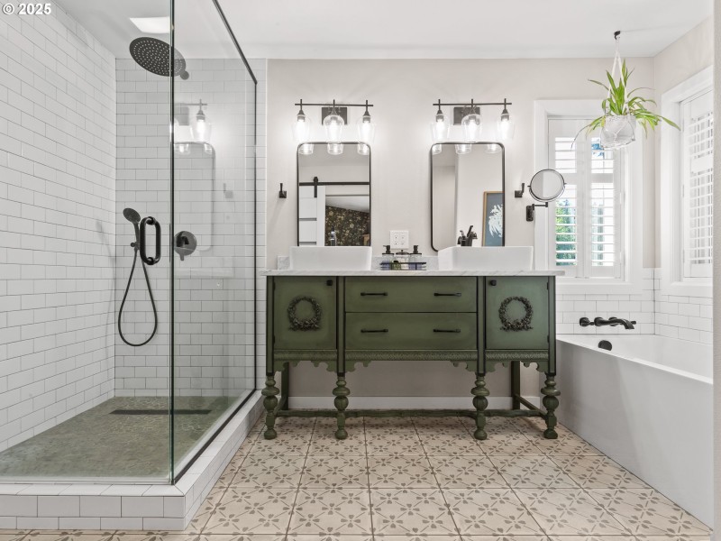 Owner's Suite Bathroom