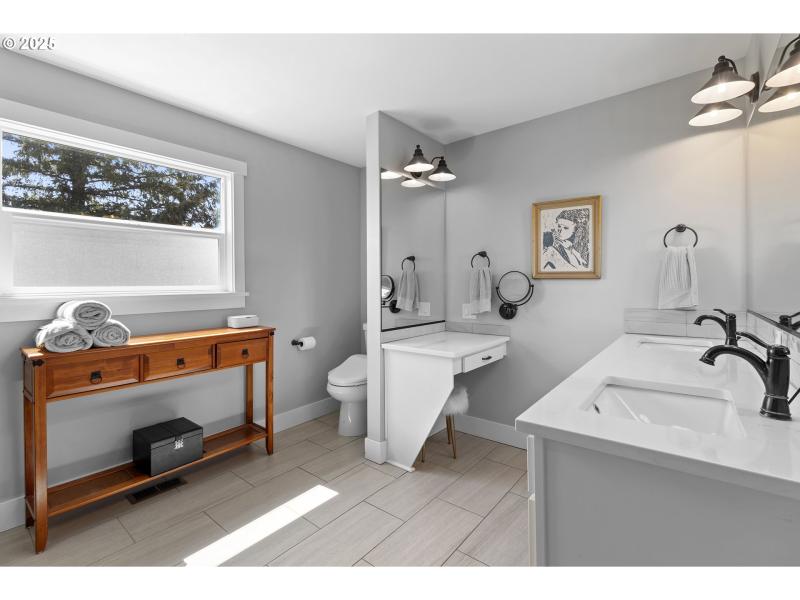 Owner's Suite Bathroom