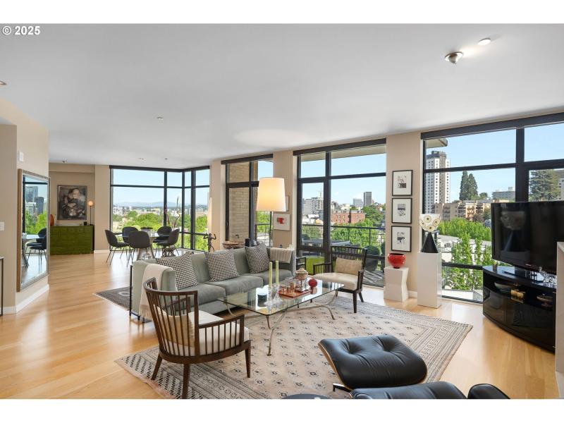 Living Room/Dining Room