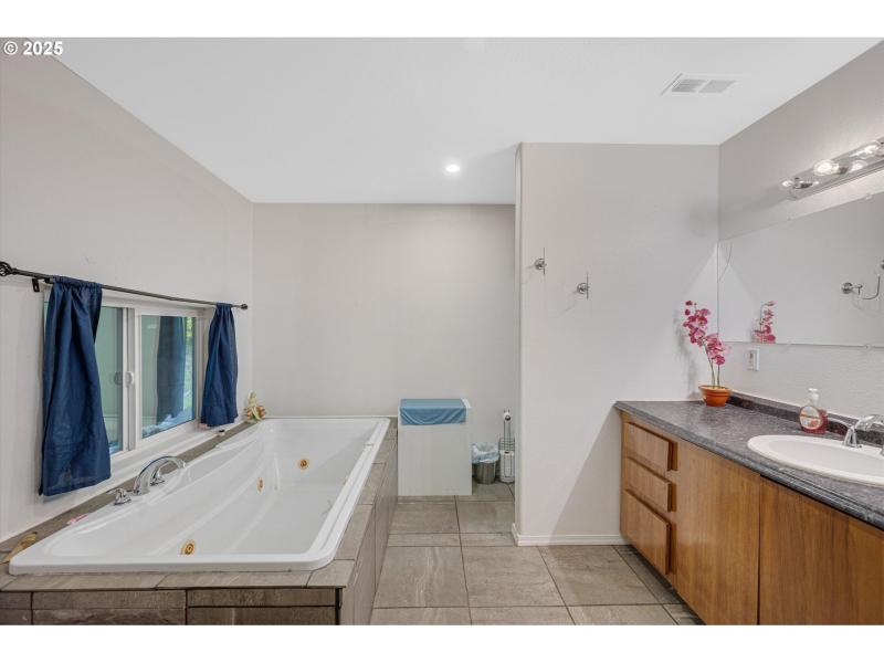 Bedroom, Owner's Suite