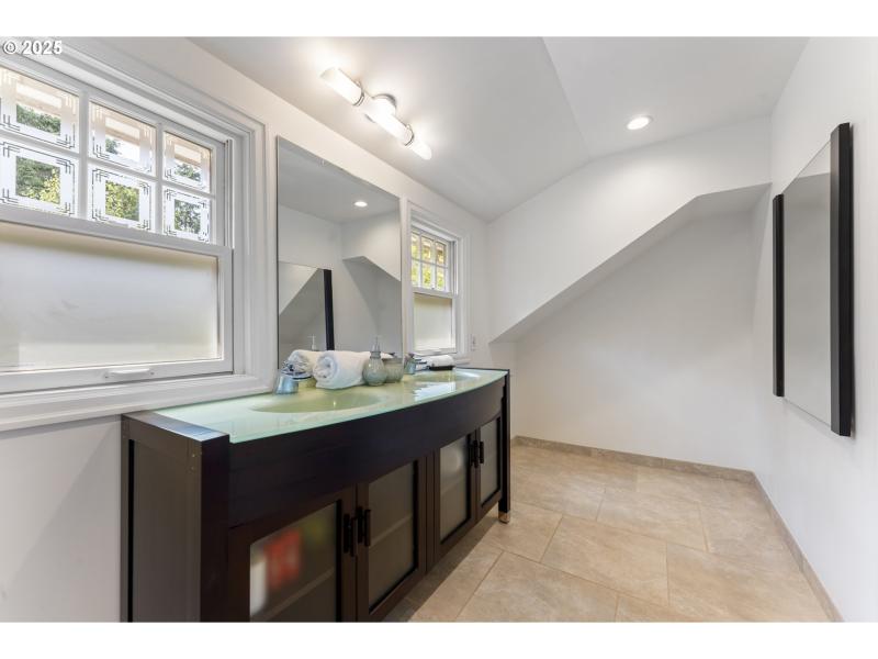 Owner's Suite Bathroom