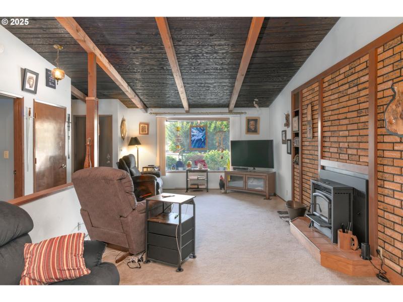 Living Room/Entrance