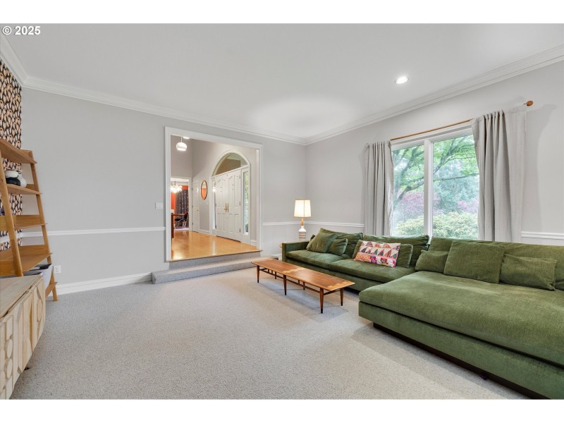 Living Room/Entrance