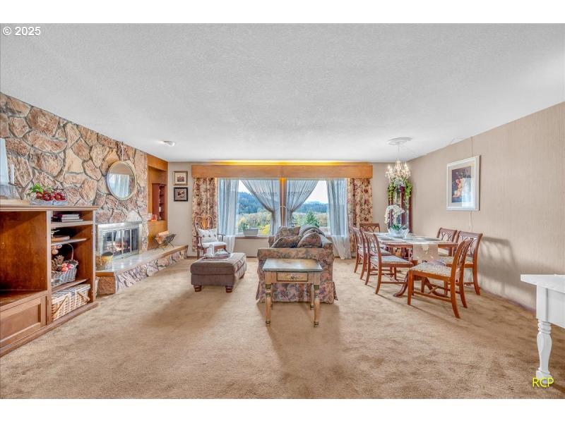 Living Room/Dining Room