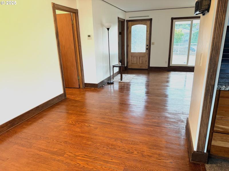 Living Room/Entrance