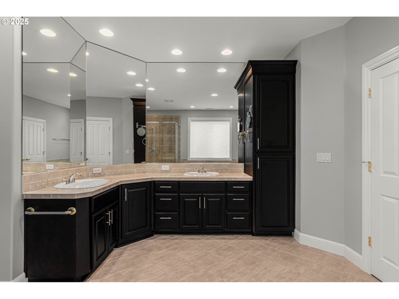 Owner's Suite Bathroom