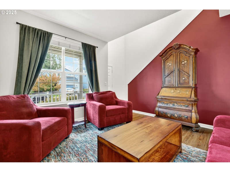 Living Room/Entrance