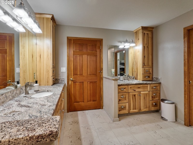 Owner's Suite Bathroom