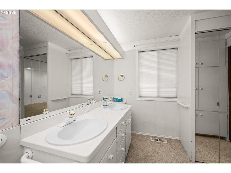 Owner's Suite Bathroom