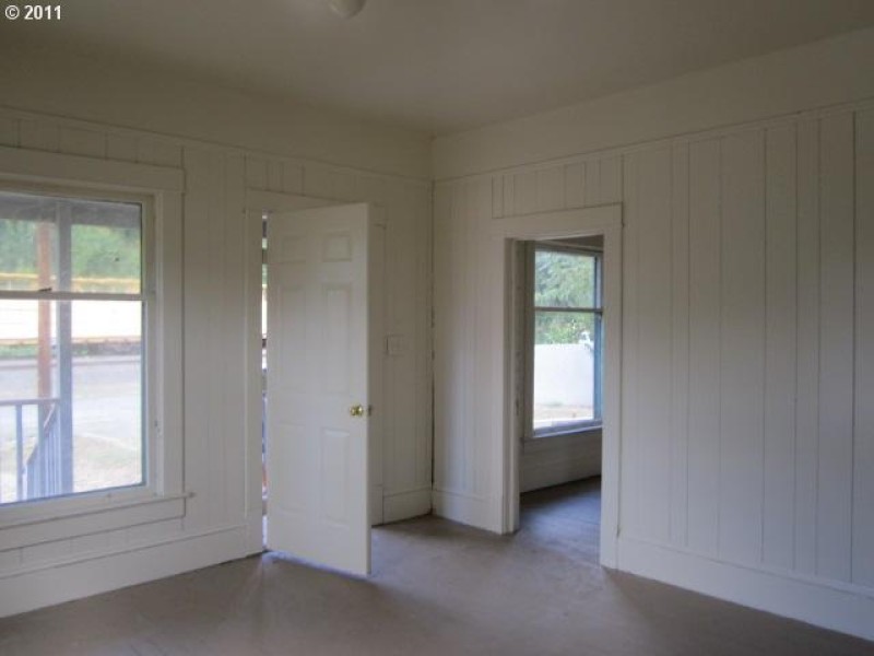 Living Room/Entrance