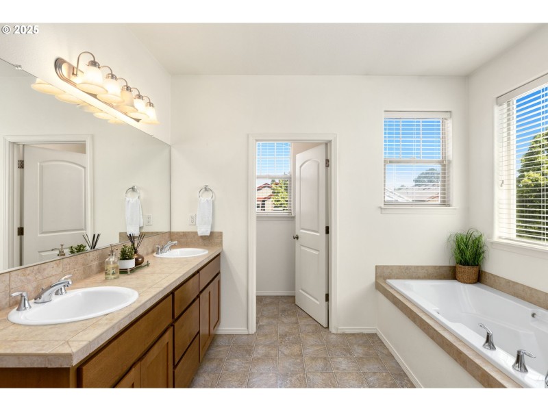 Owner's Suite Bathroom