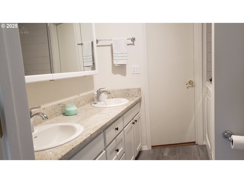 Bathroom, Continental