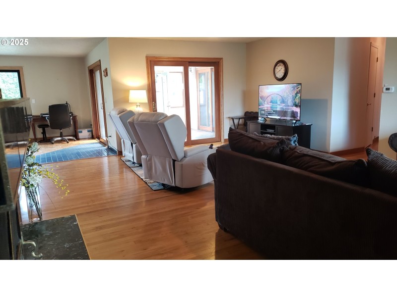 Living Room/Dining Room