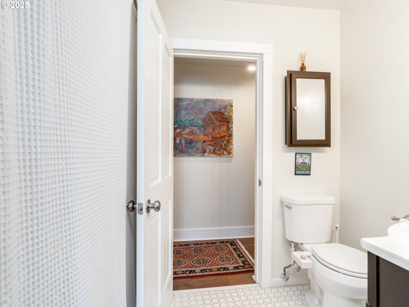 Bathroom, Continental