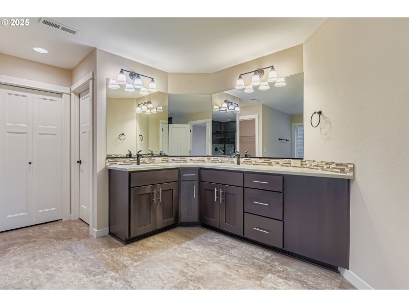 Owner's Suite Bathroom