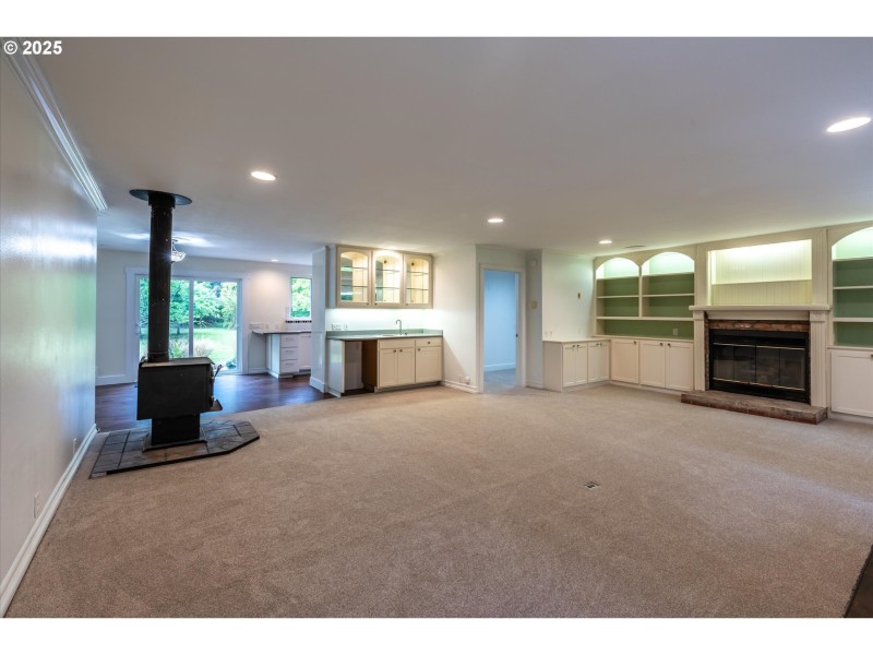 Living Room/Entrance