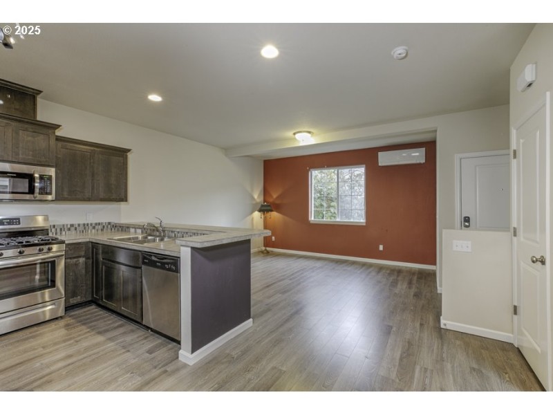 Living Room/Entrance