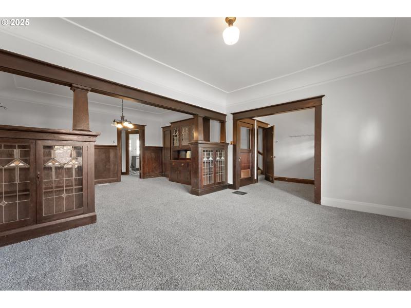 Living Room/Entrance