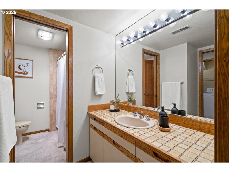 Bathroom, Attached