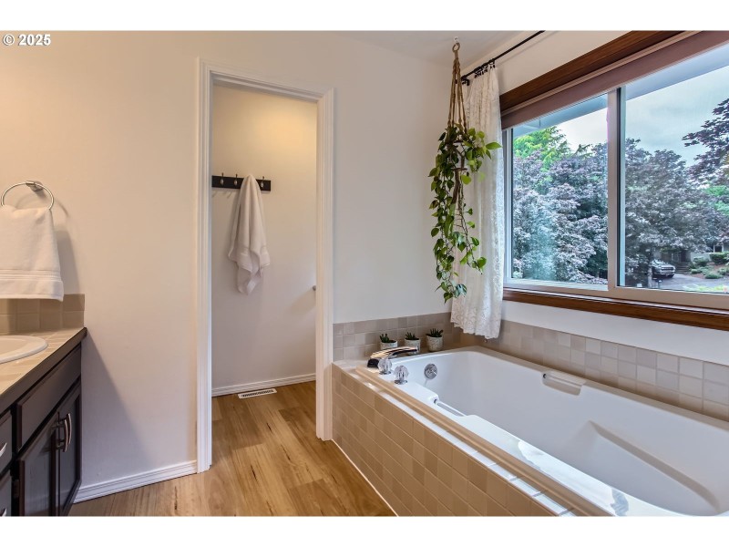 Owner's Suite Bathroom