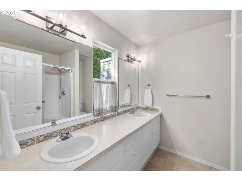 Owner's Suite Bathroom