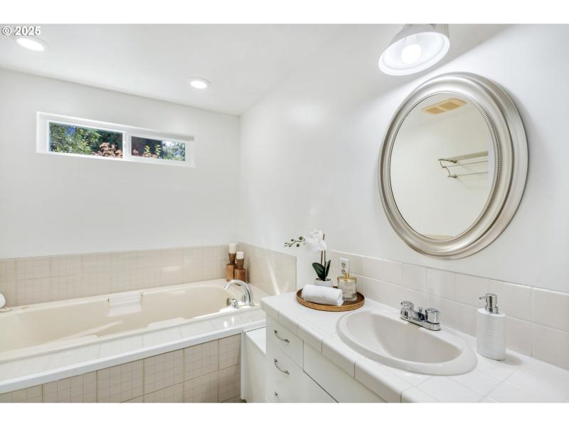 Owner's Suite Bathroom