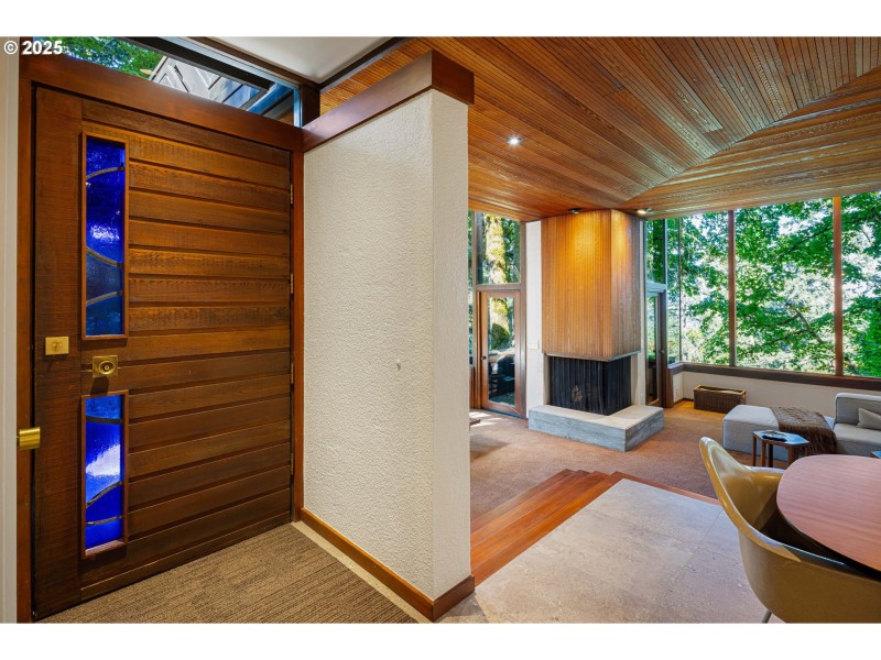 Entrance/Foyer