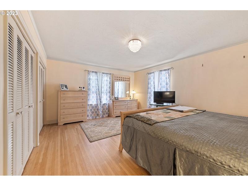 Bedroom, Primary