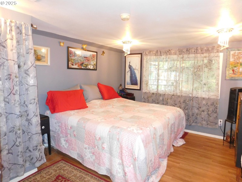 Bedroom, Primary