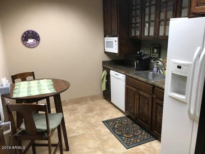 KITCHEN - BREAK ROOM