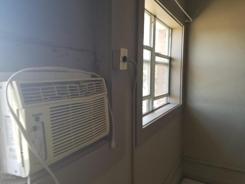 1165 10th Apt 4 window air conditioner