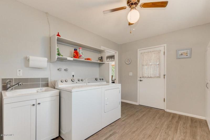 Pueblo large laundry room