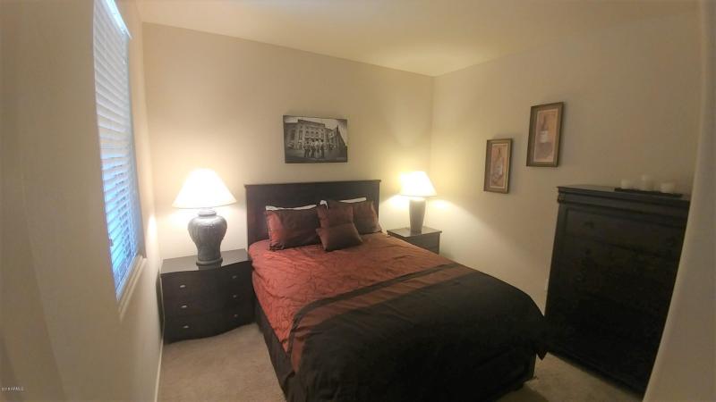 Guest room-queen