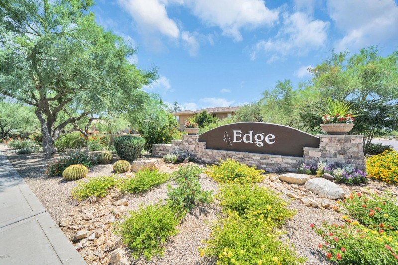 1022 Edge Entrance