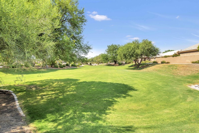 COMMUNITY PARKS CLOSE BY