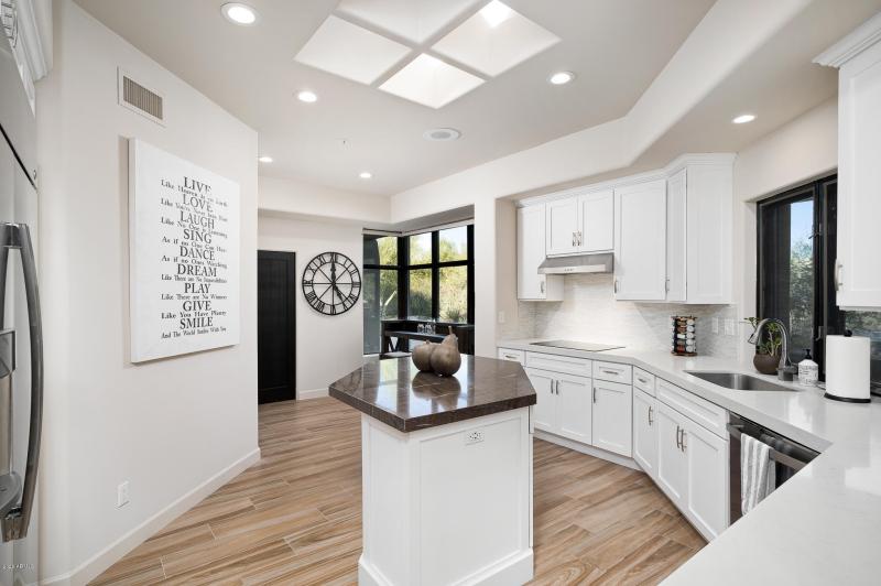 10071EGraythornDr-10