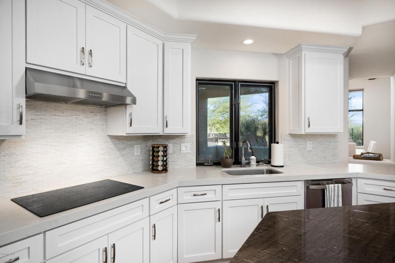 10071EGraythornDr-12