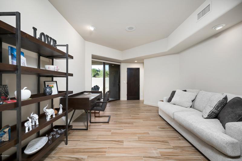 10071EGraythornDr-18